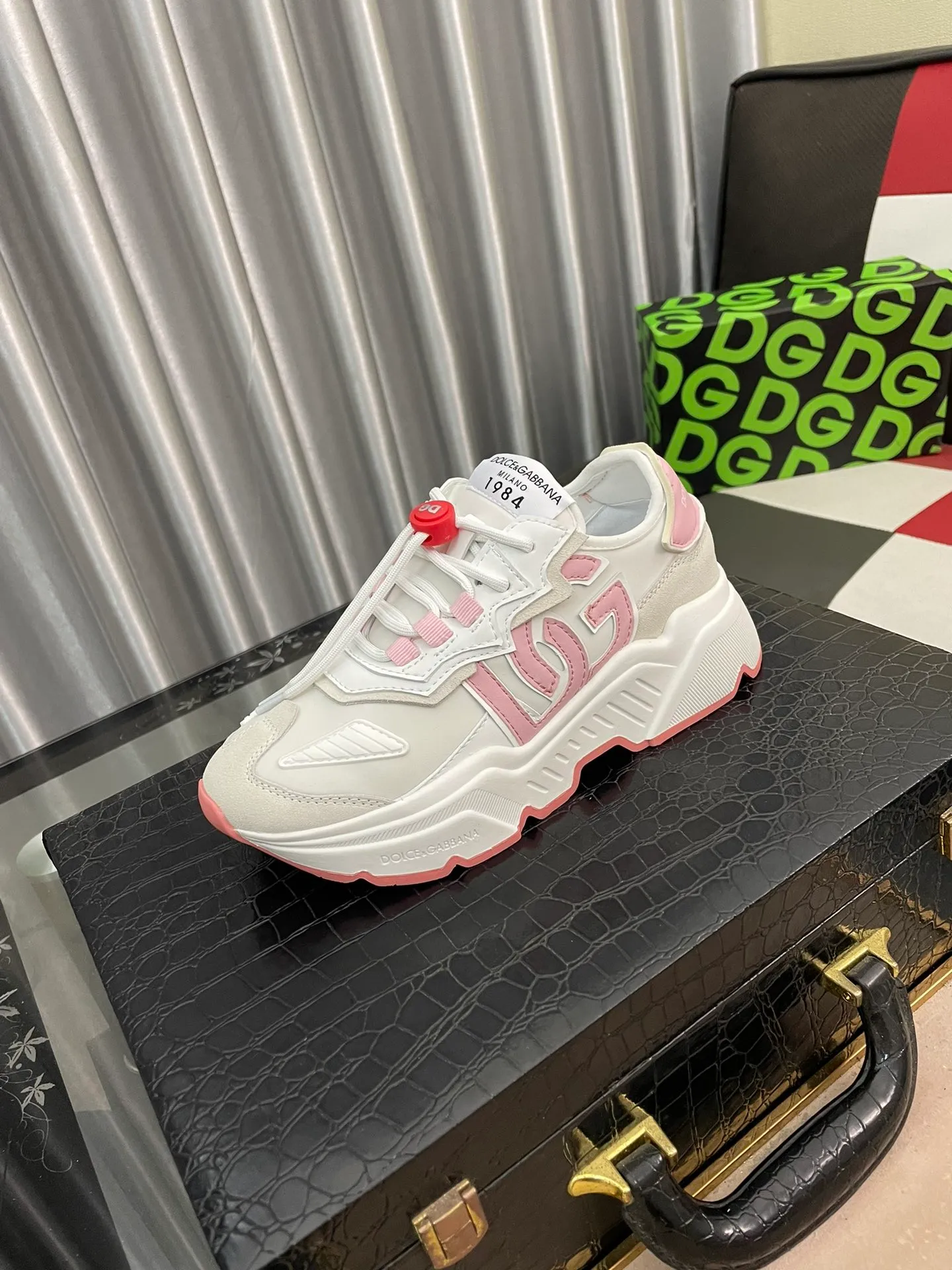 Ex-factory price 480⌚️⌚️[DG] Men's casual shoes, high-end quality, synchronized with counters, the version is compared with the original version, the upper is imported cowhide and the outsole is glued, the lining is full cowhide, exquisite and luxurious, size: 35–453⃣️colors available
